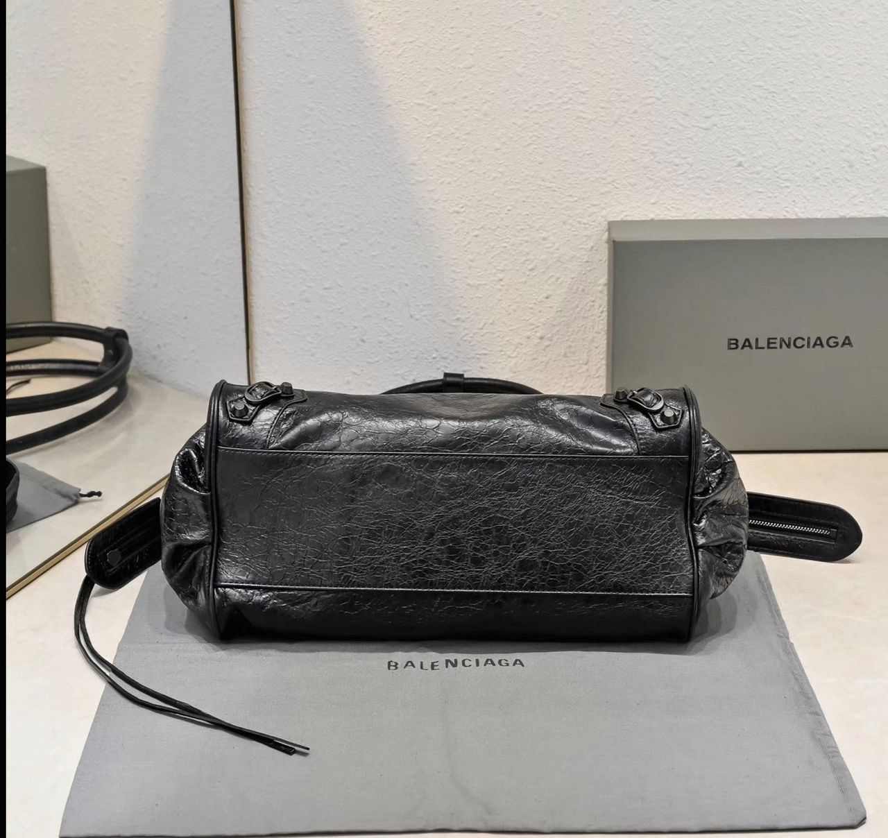 Balenciag Women's Le City Bag East-west in Black