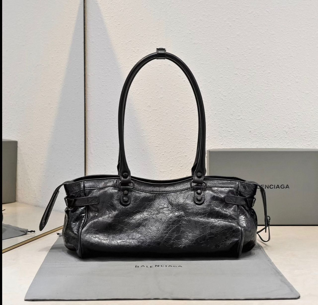 Balenciag Women's Le City Bag East-west in Black