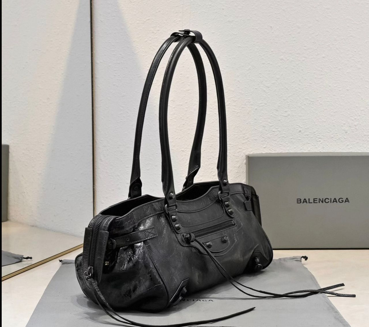 Balenciag Women's Le City Bag East-west in Black