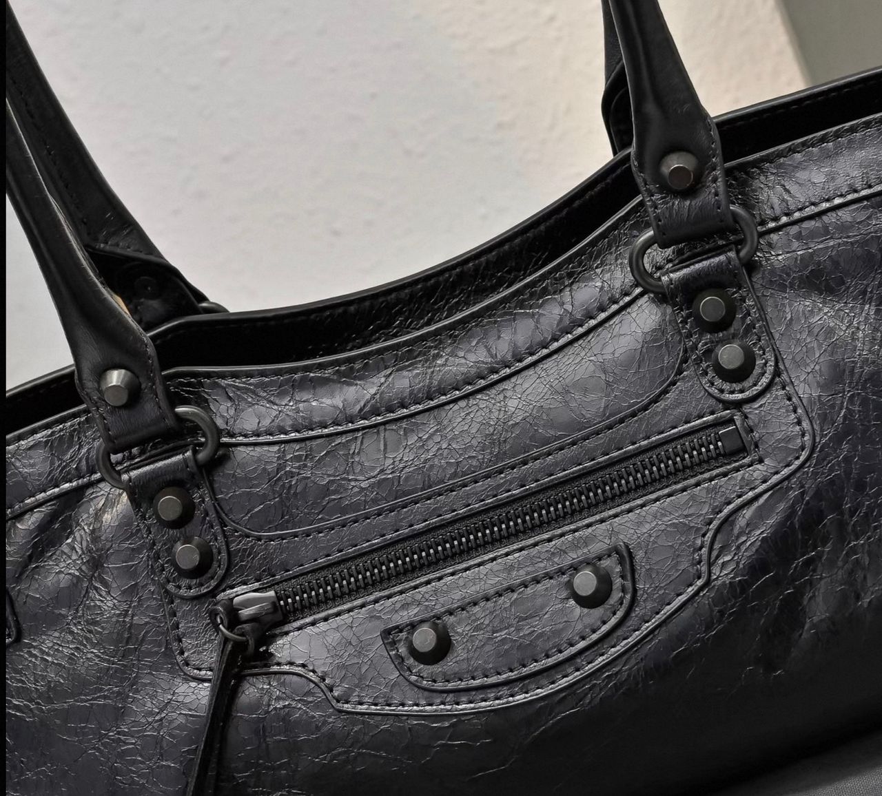 Balenciag Women's Le City Bag East-west in Black