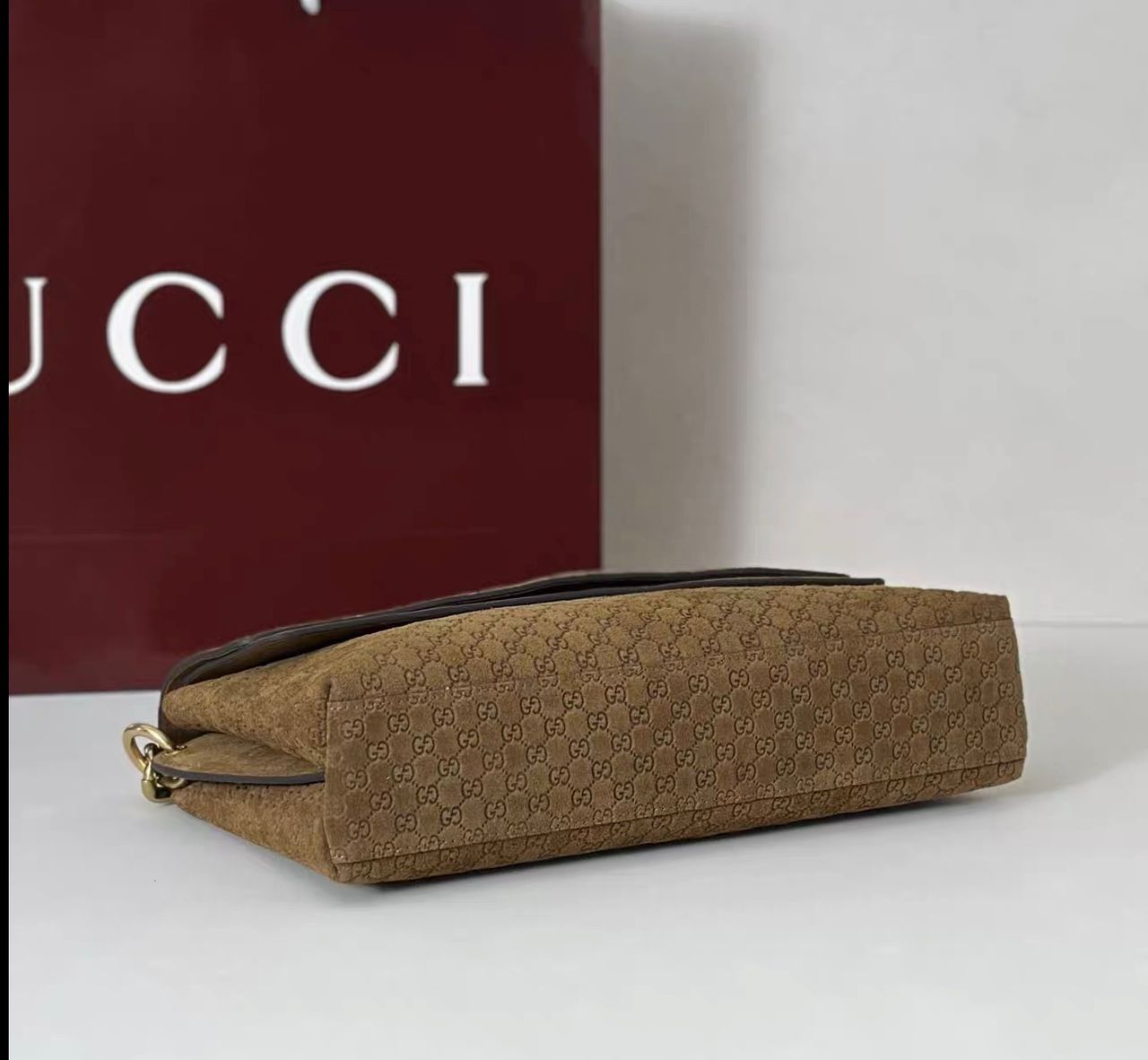 Gucci Medium suede shoulder bag with chain