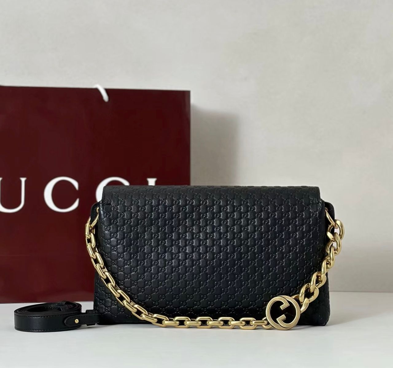 Gucci Medium leather shoulder bag with chain