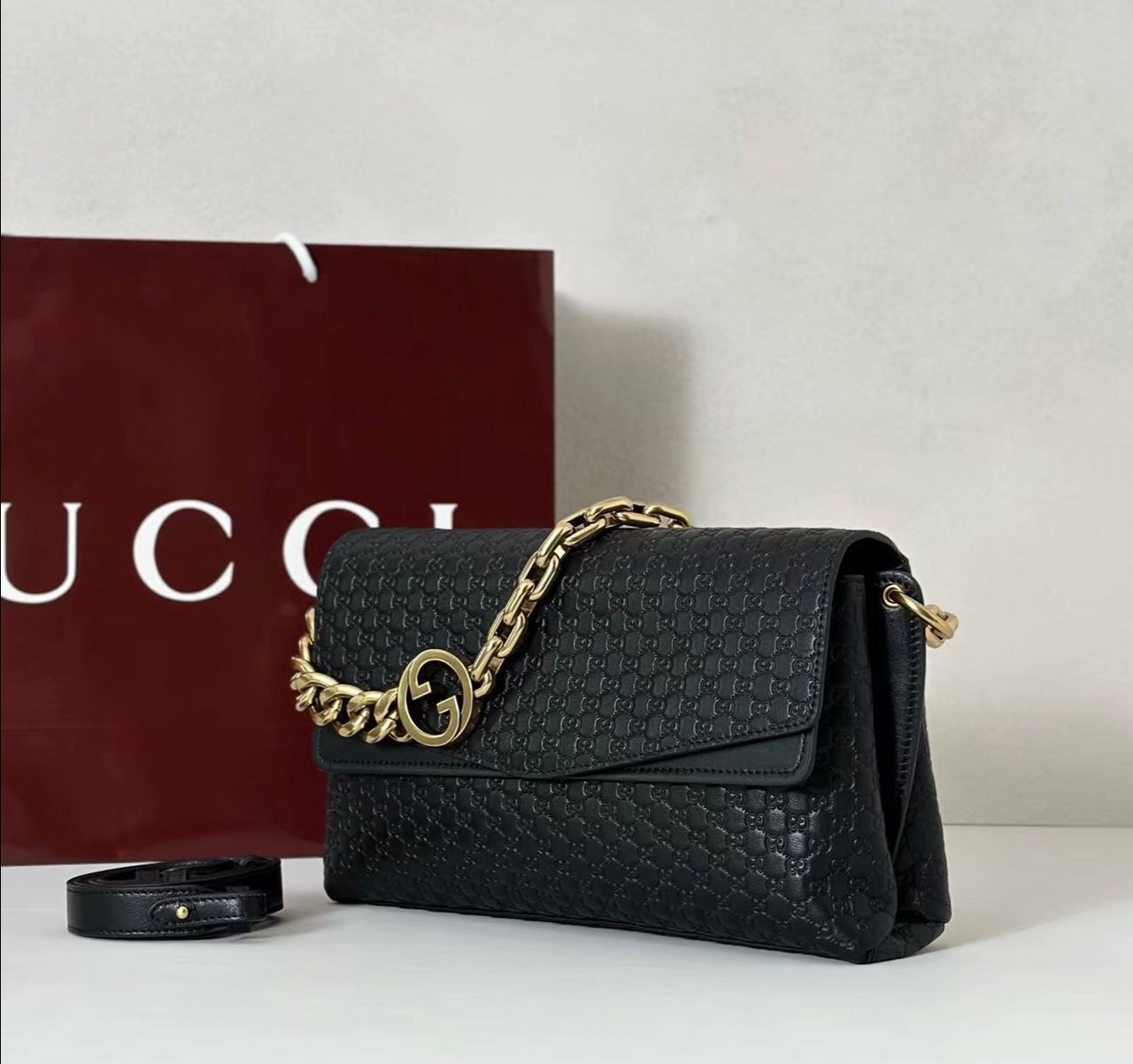 Gucci Medium leather shoulder bag with chain