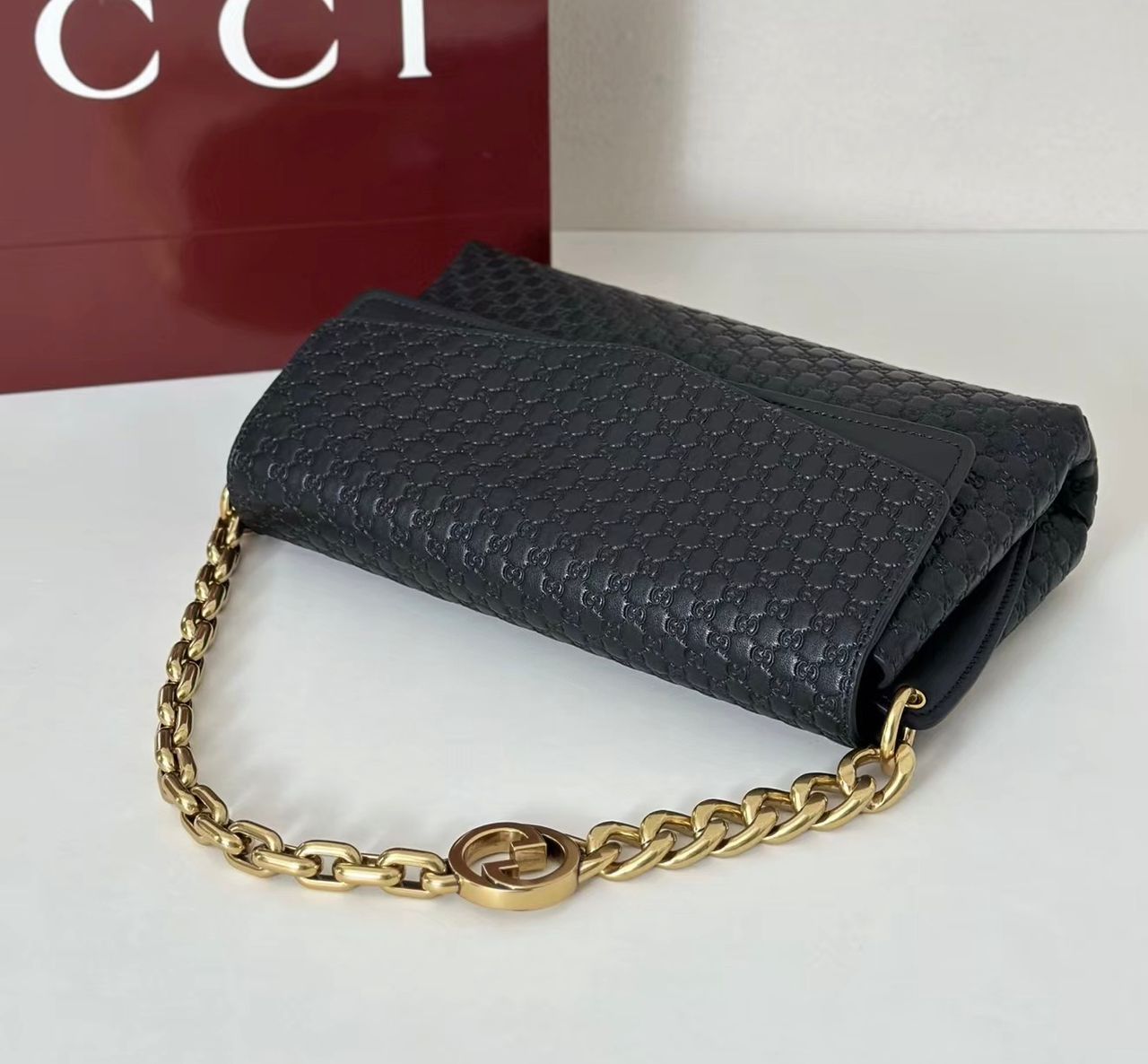 Gucci Medium leather shoulder bag with chain