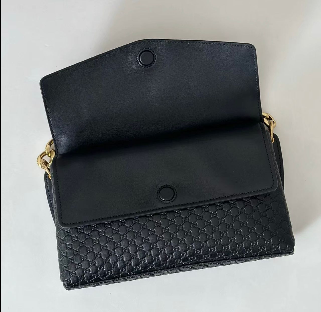 Gucci Medium leather shoulder bag with chain