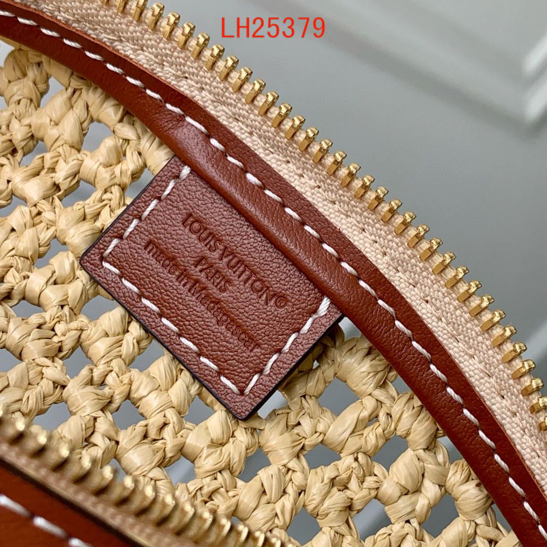 Louis Vuitton Hills Pochette Straw bag