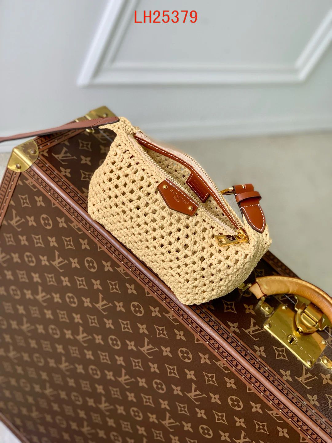 Louis Vuitton Hills Pochette Straw bag