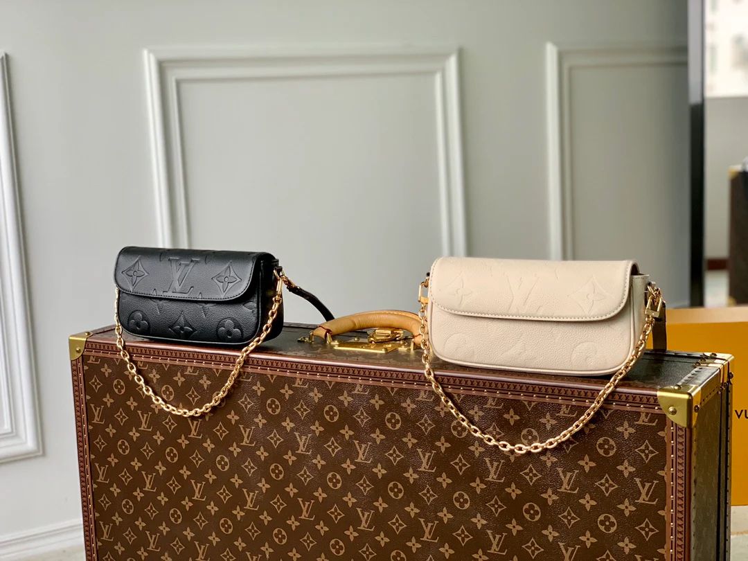 Louis Vuitton Wallet on Chain Ivy