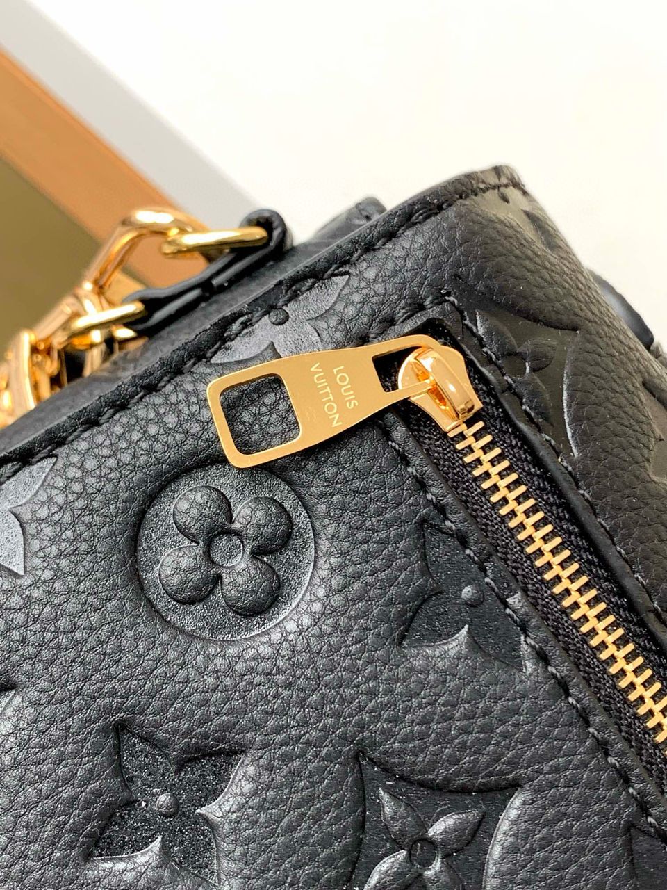Louis Vuitton Pochette Metis East West