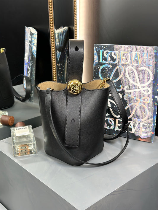 Loewe Pebble Bucket bag