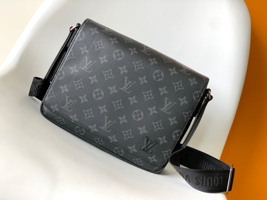 Louis Vuitton Sac District PM Monogram