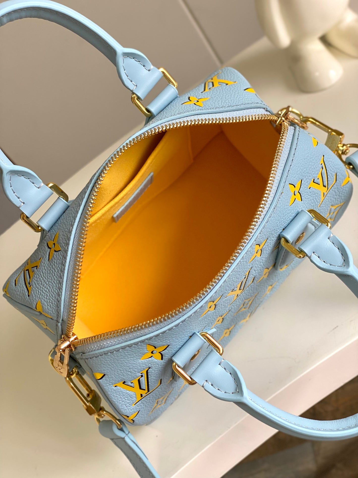 Louis Vuitton Speedy Bandoulière 20 baby blue