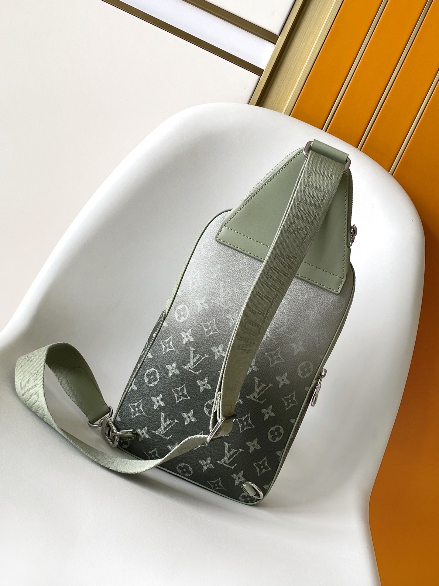 Louis Vuitton Avenue Slingbag