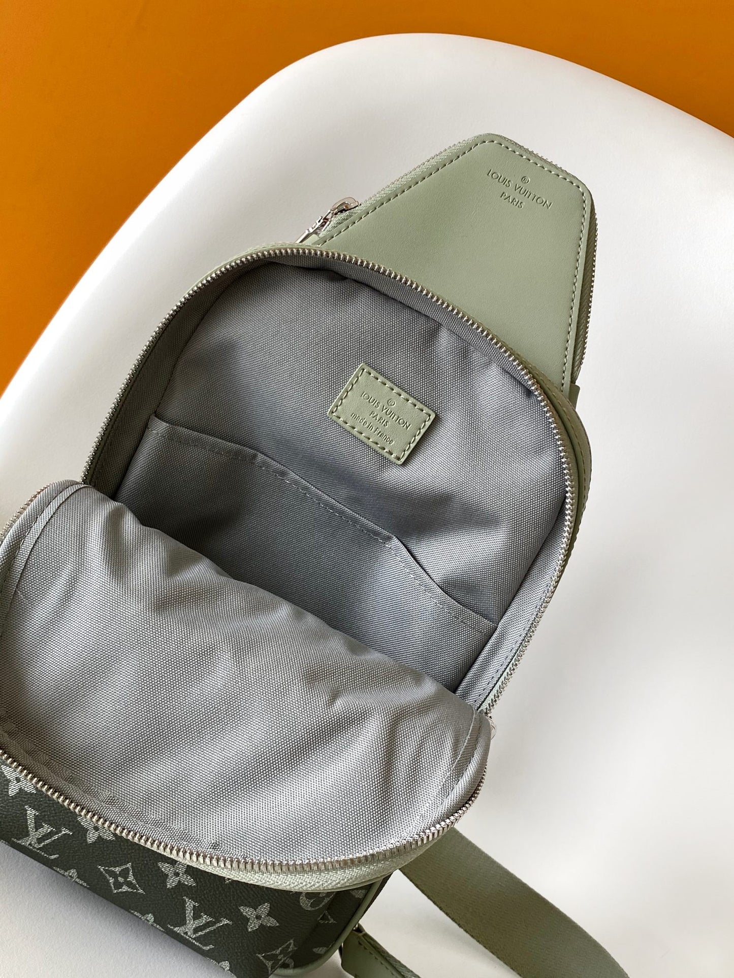 Louis Vuitton Avenue Slingbag
