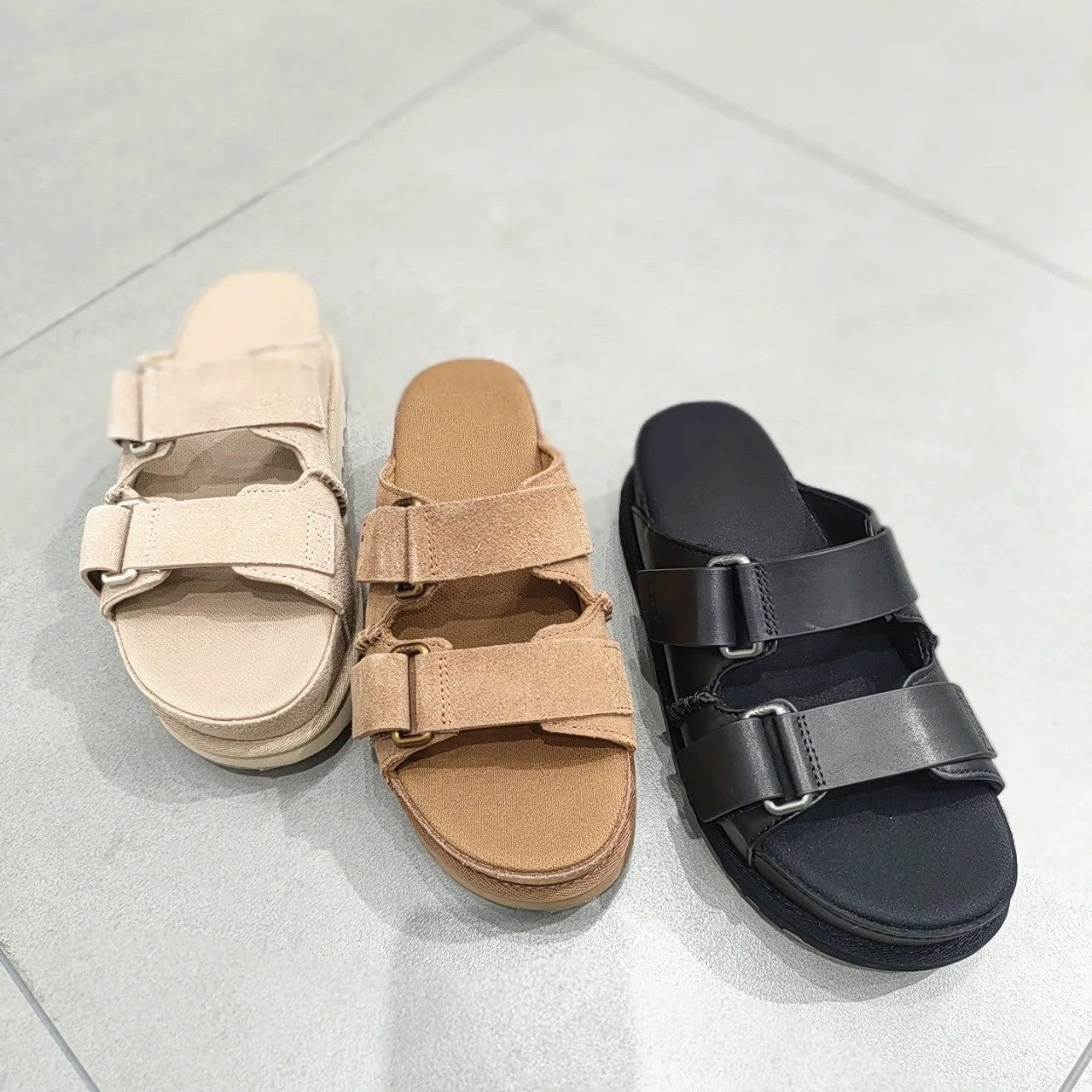 UGG Goldenstar Hi slides