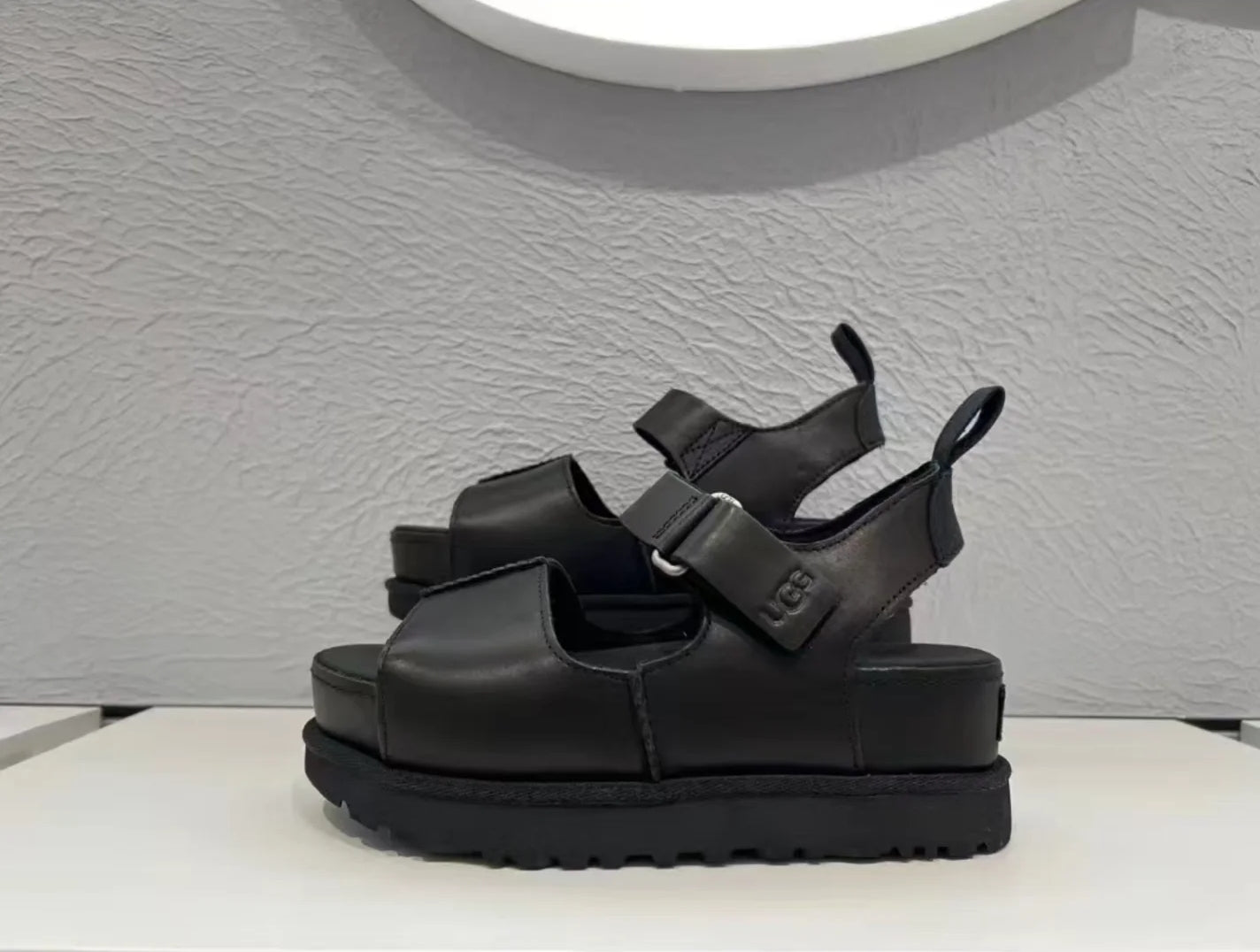 UGG Goldenstar Hi leather