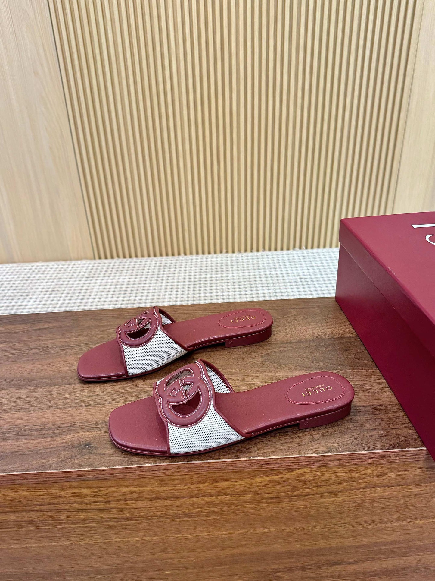 Gucci Sandals leather