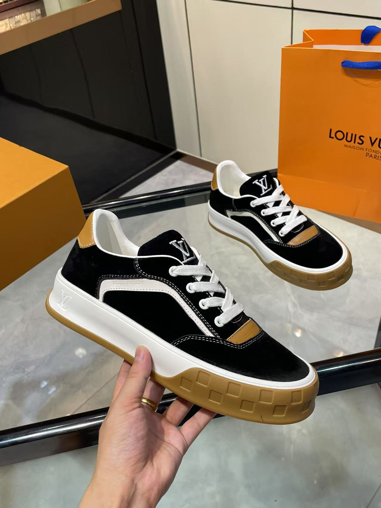 Louis Vuitton Sneakers