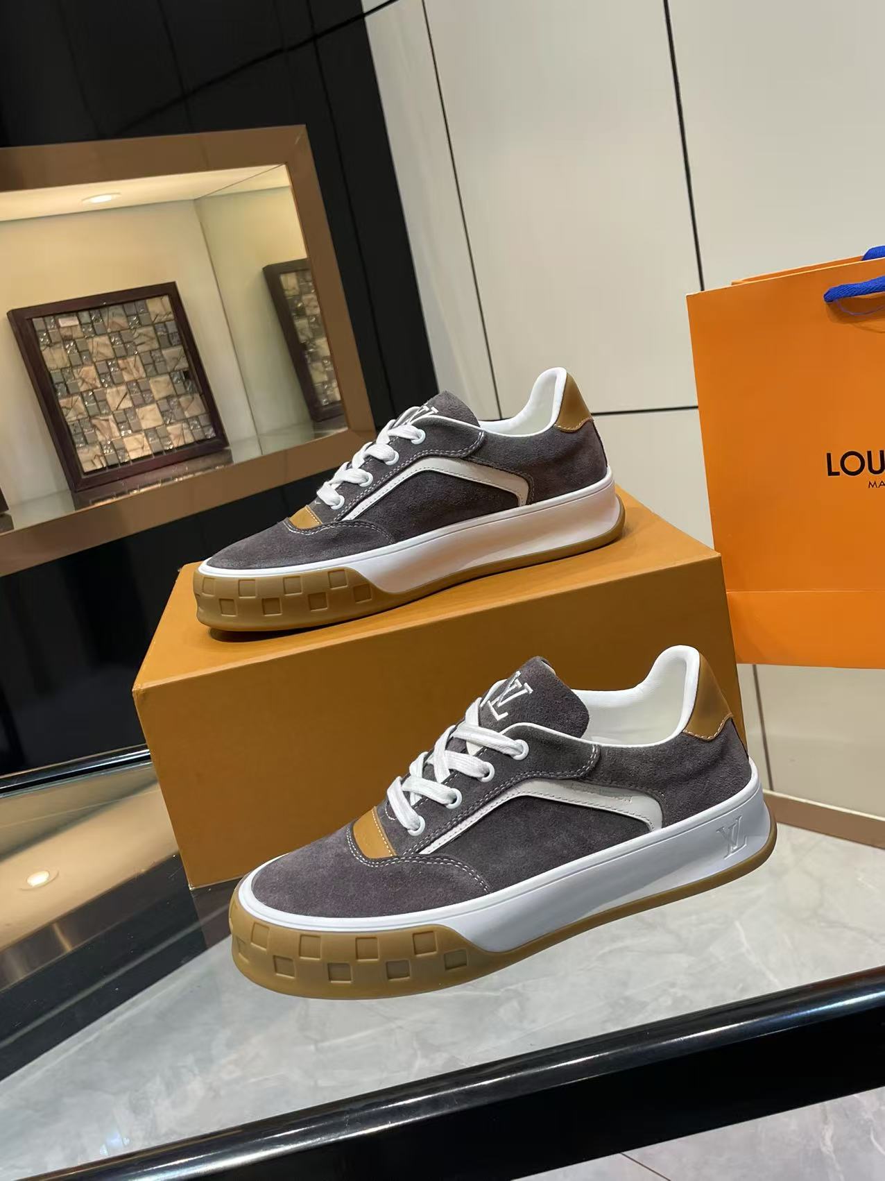 Louis Vuitton Sneakers