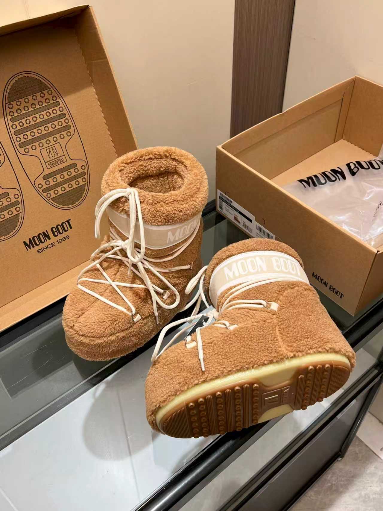 Moon Boot Teddy Short Boots