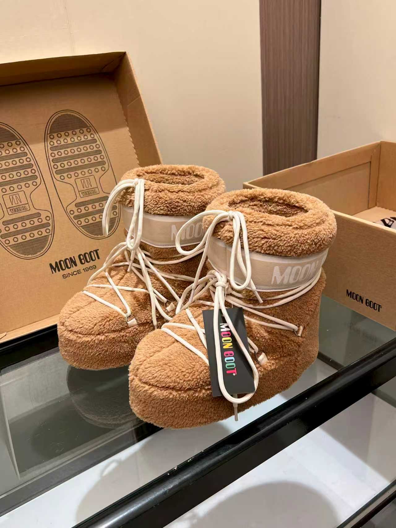 Moon Boot Teddy Short Boots