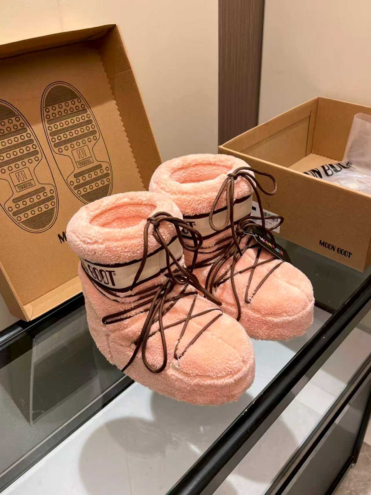 Moon Boot Teddy Short Boots