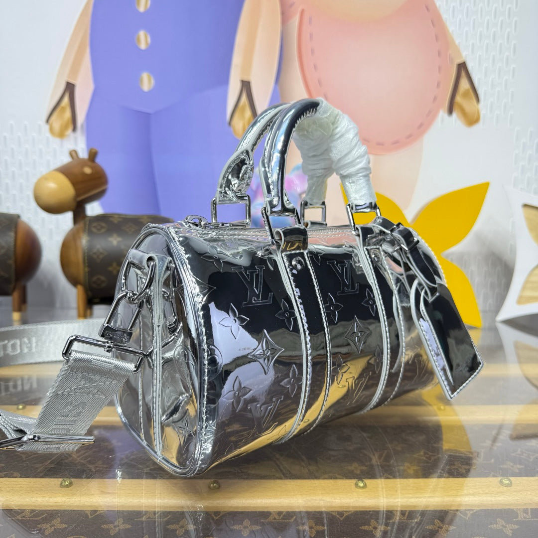 Louis Vuitton Keepall Bandoulière 25 Monogram Mirror