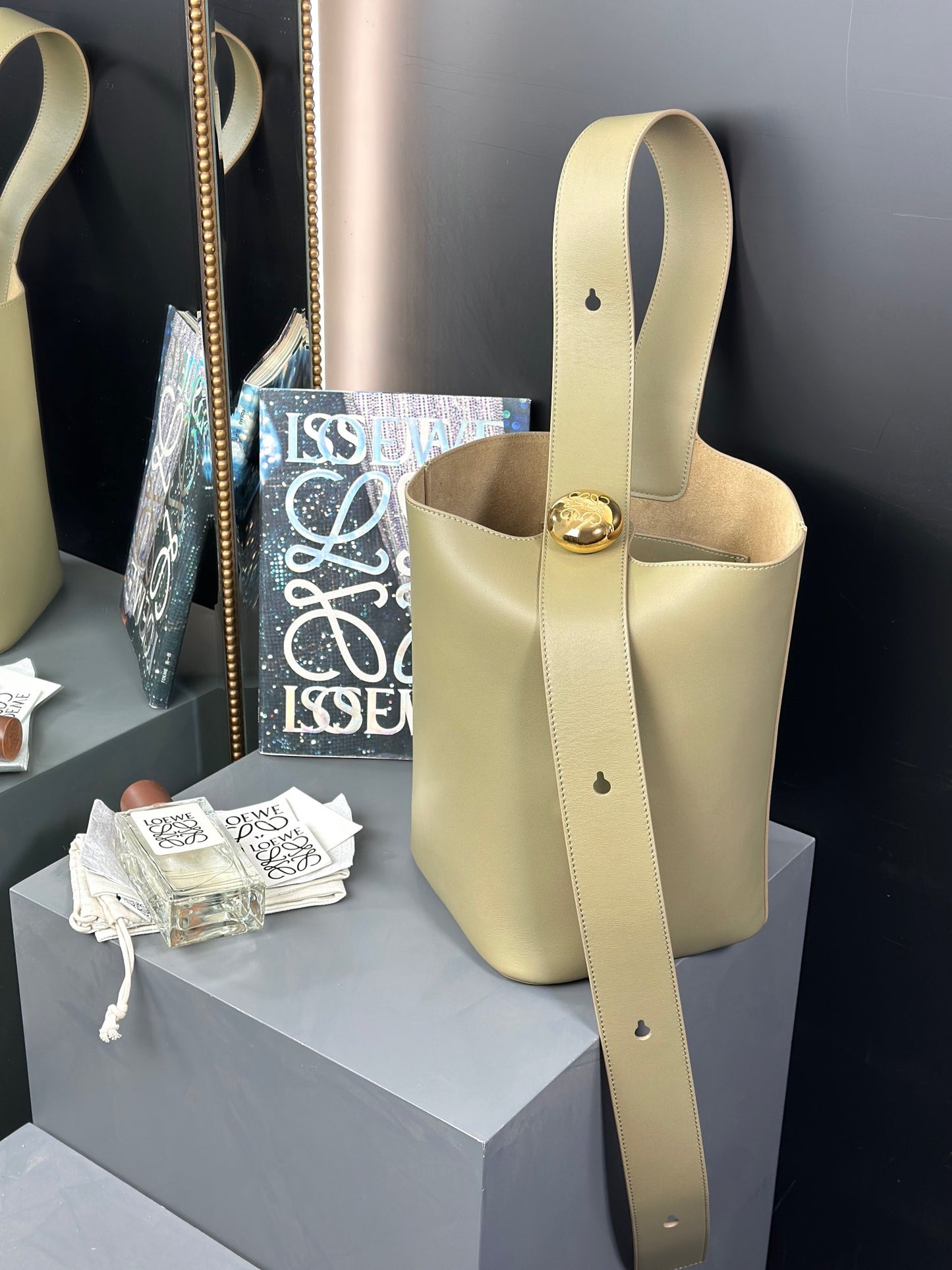 Loewe Pebble Bucket bag