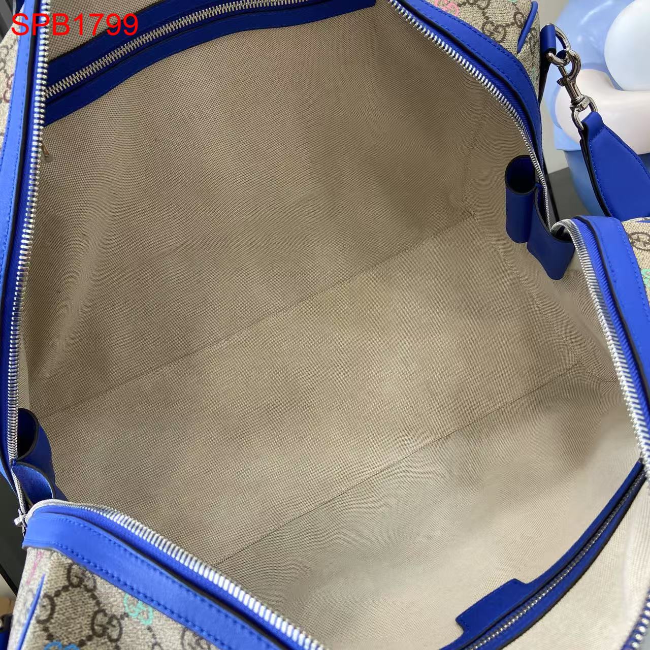 Gucci GG Canvas Medium duffel bag