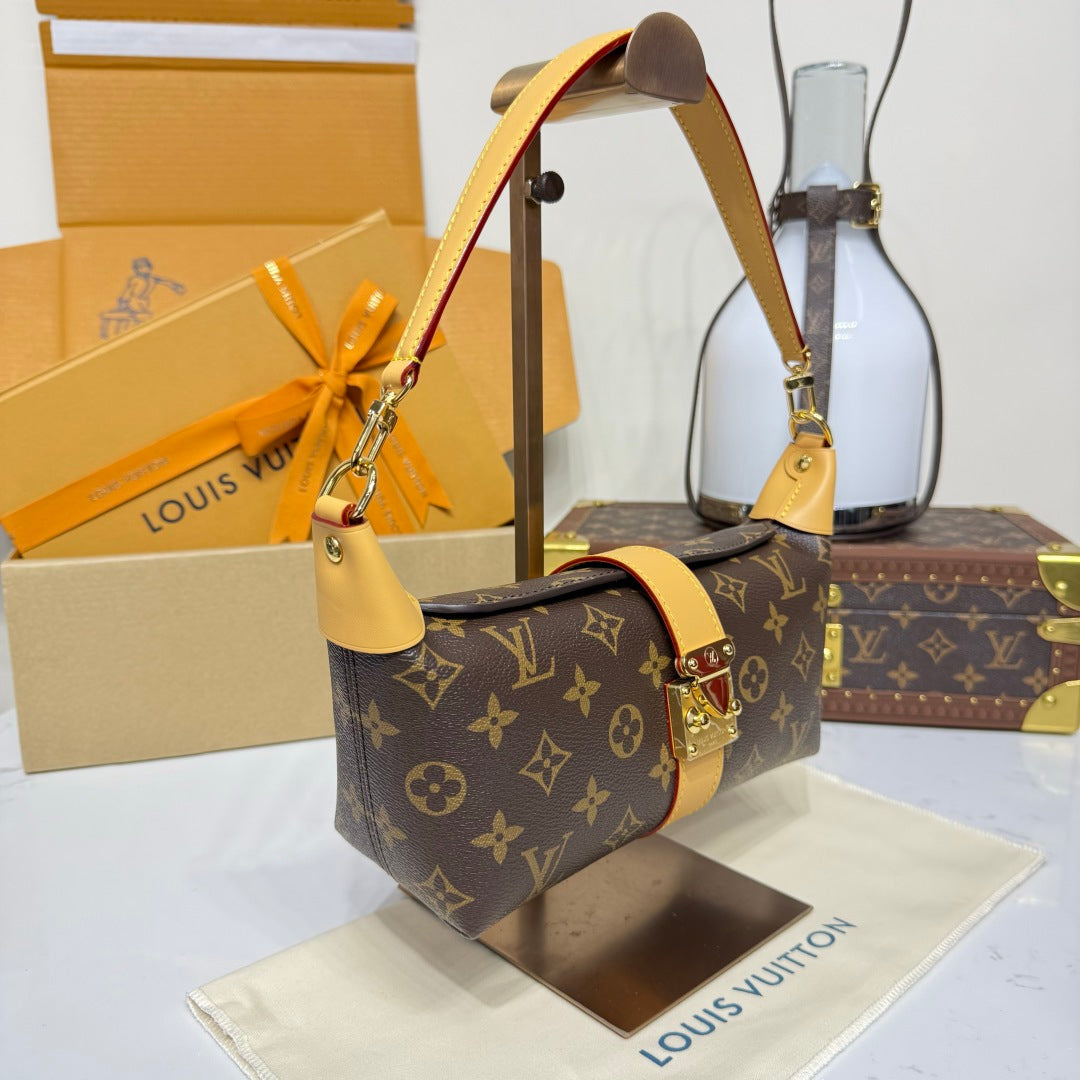 Louis Vuitton Pochette Mia