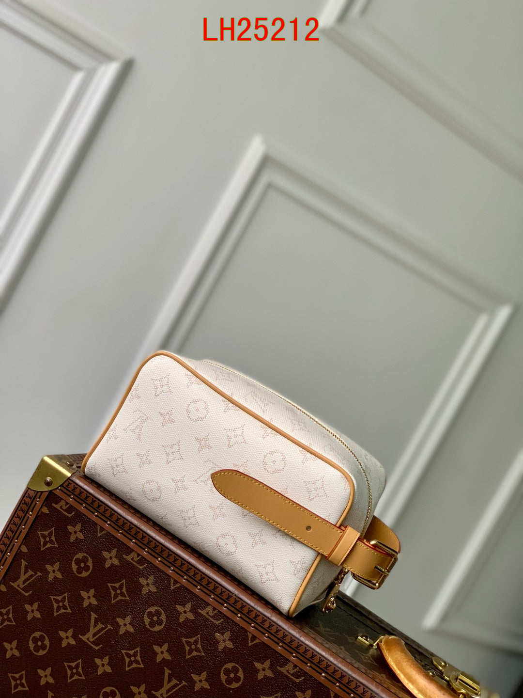 Louis Vuitton Locker Dopp Kit