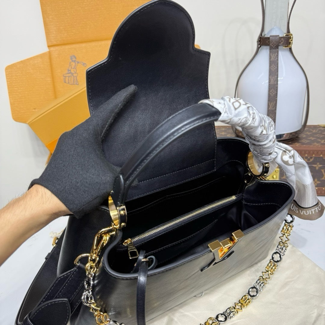 Louis Vuitton CAPUCINES SOUPLE MM