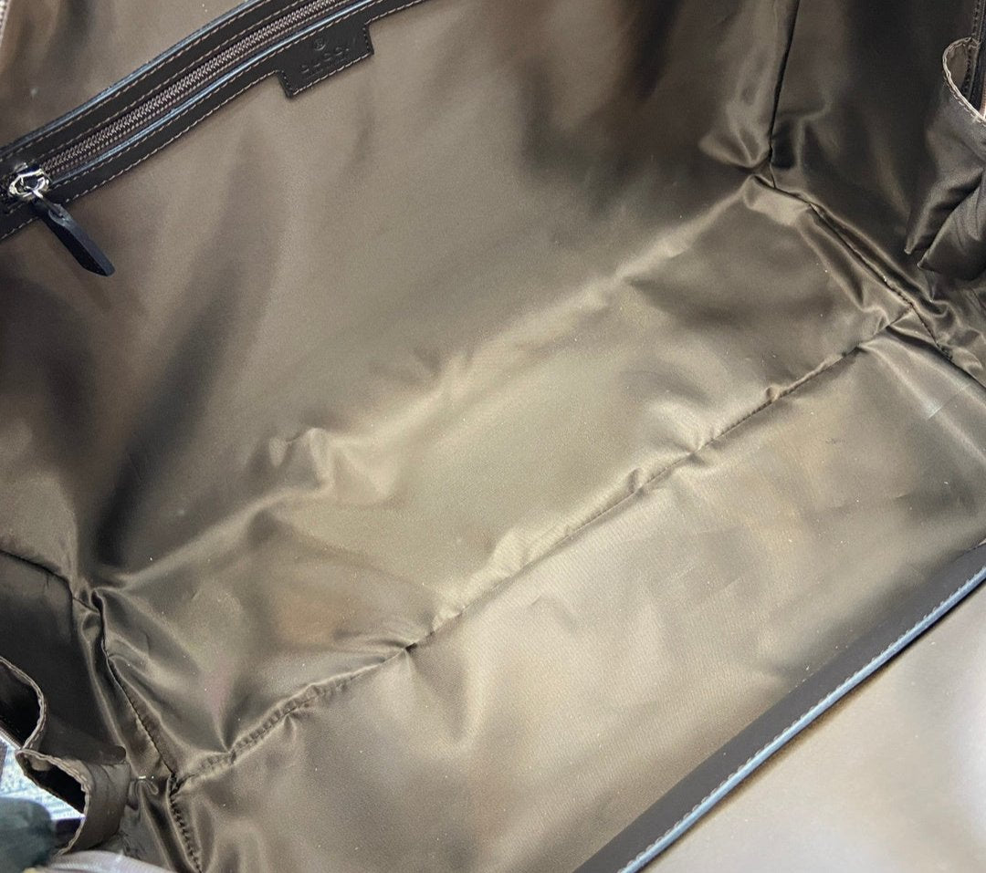 Gucci Medium Duffle bag