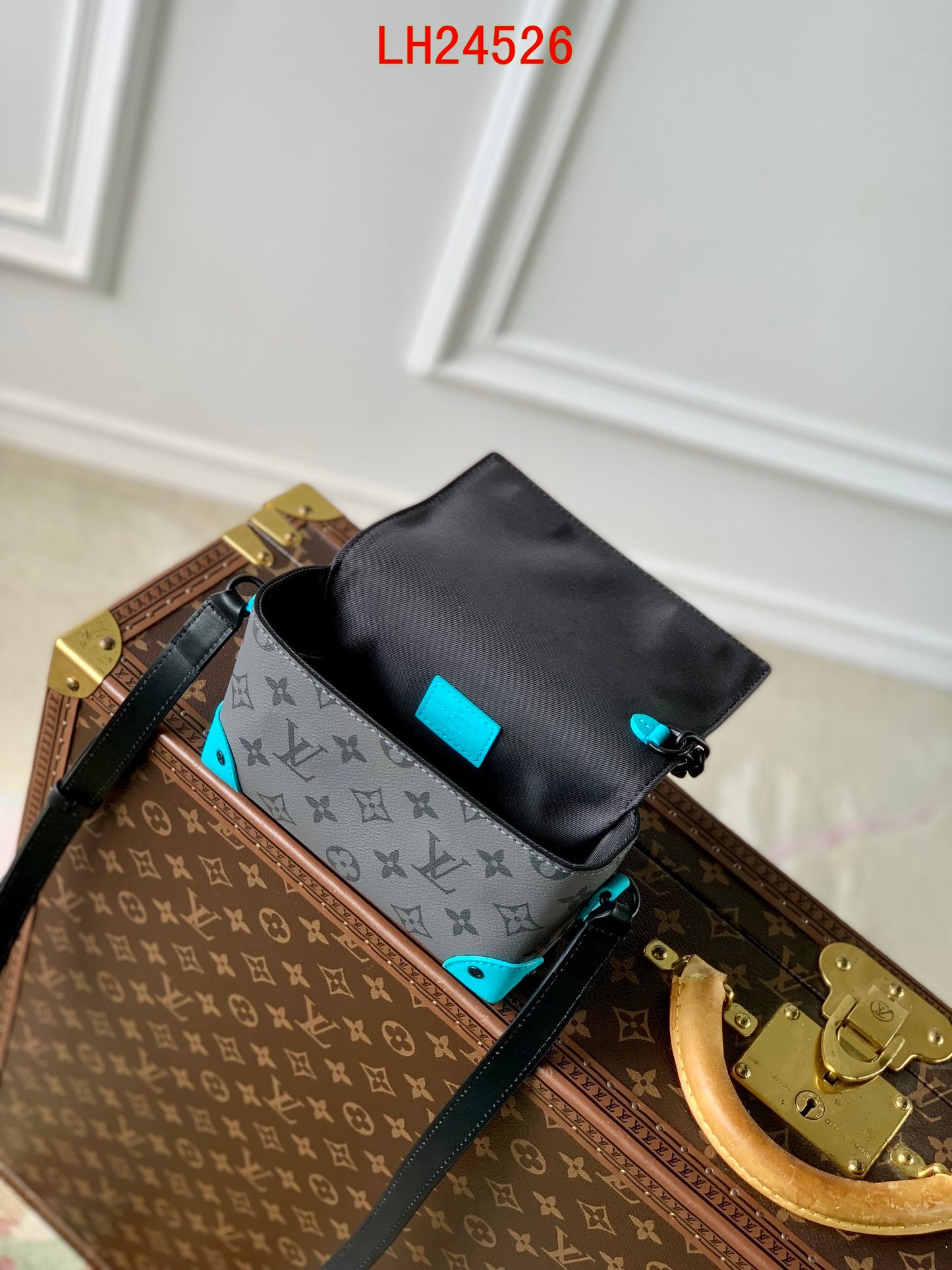 Louis Vuitton Steamer Wearable Wallet turquoise