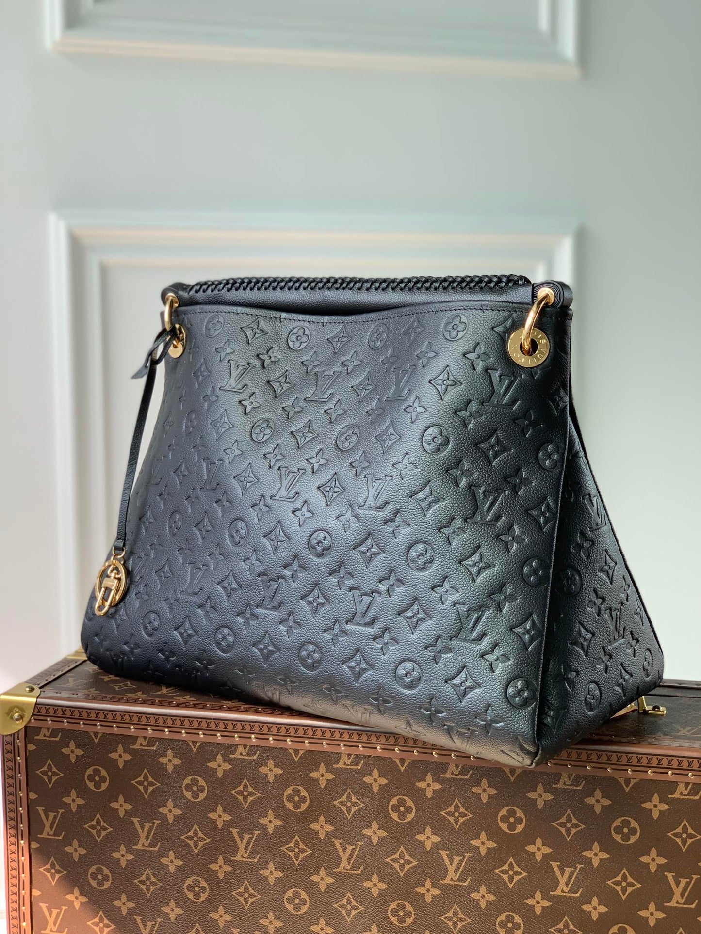 Louis Vuitton Artsy MM Bag