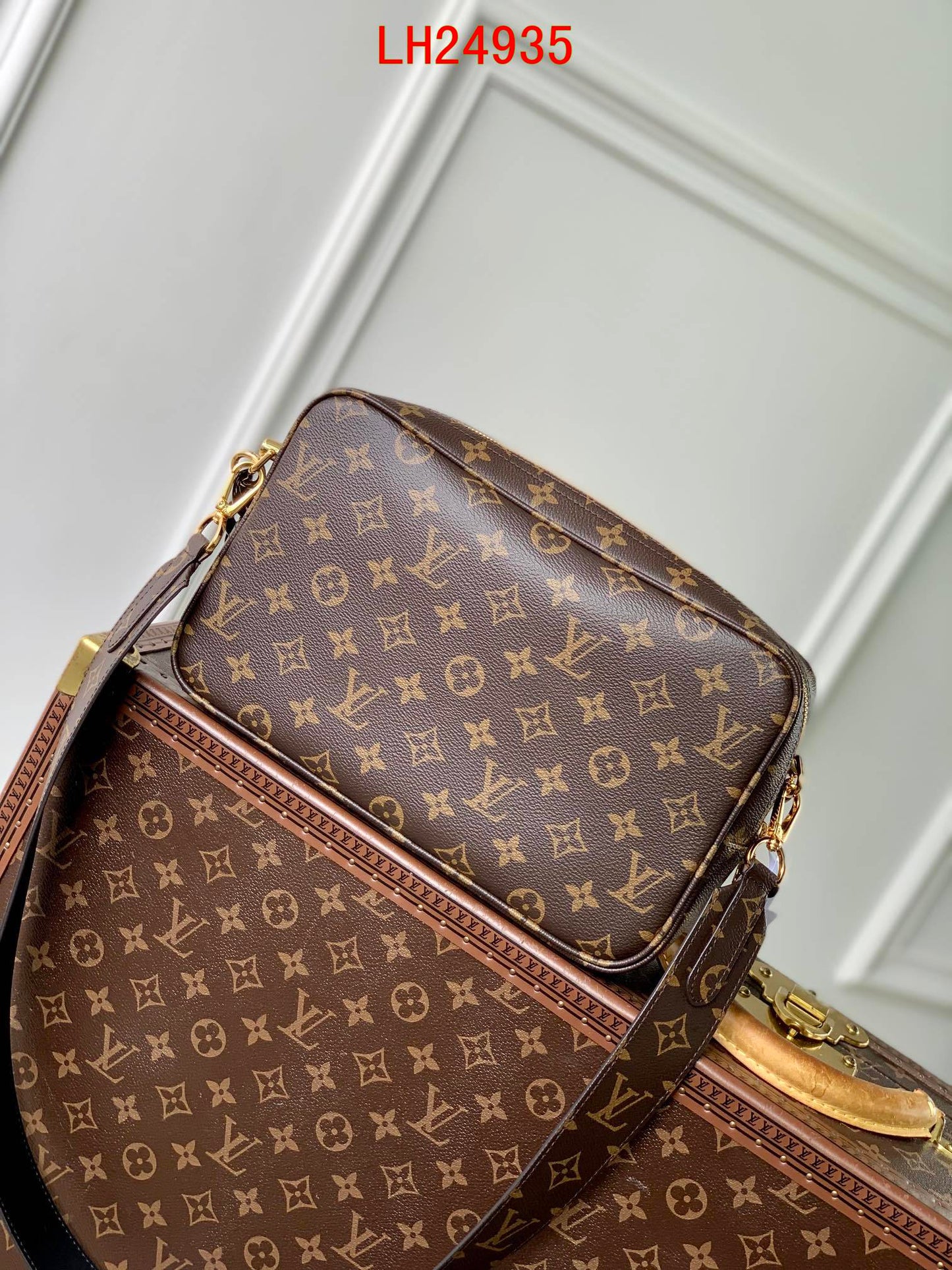 Louis Vuitton Messenger Bag