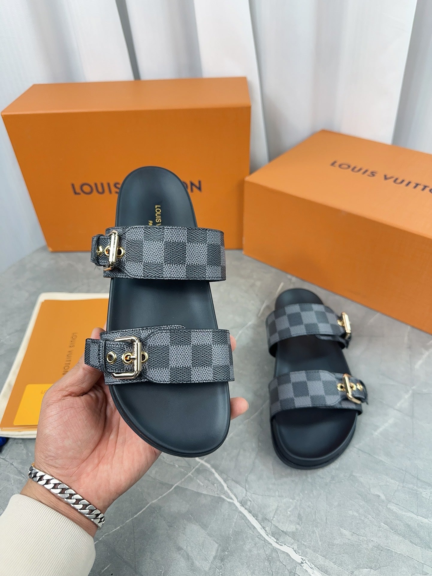 Louis Vuitton Slippers