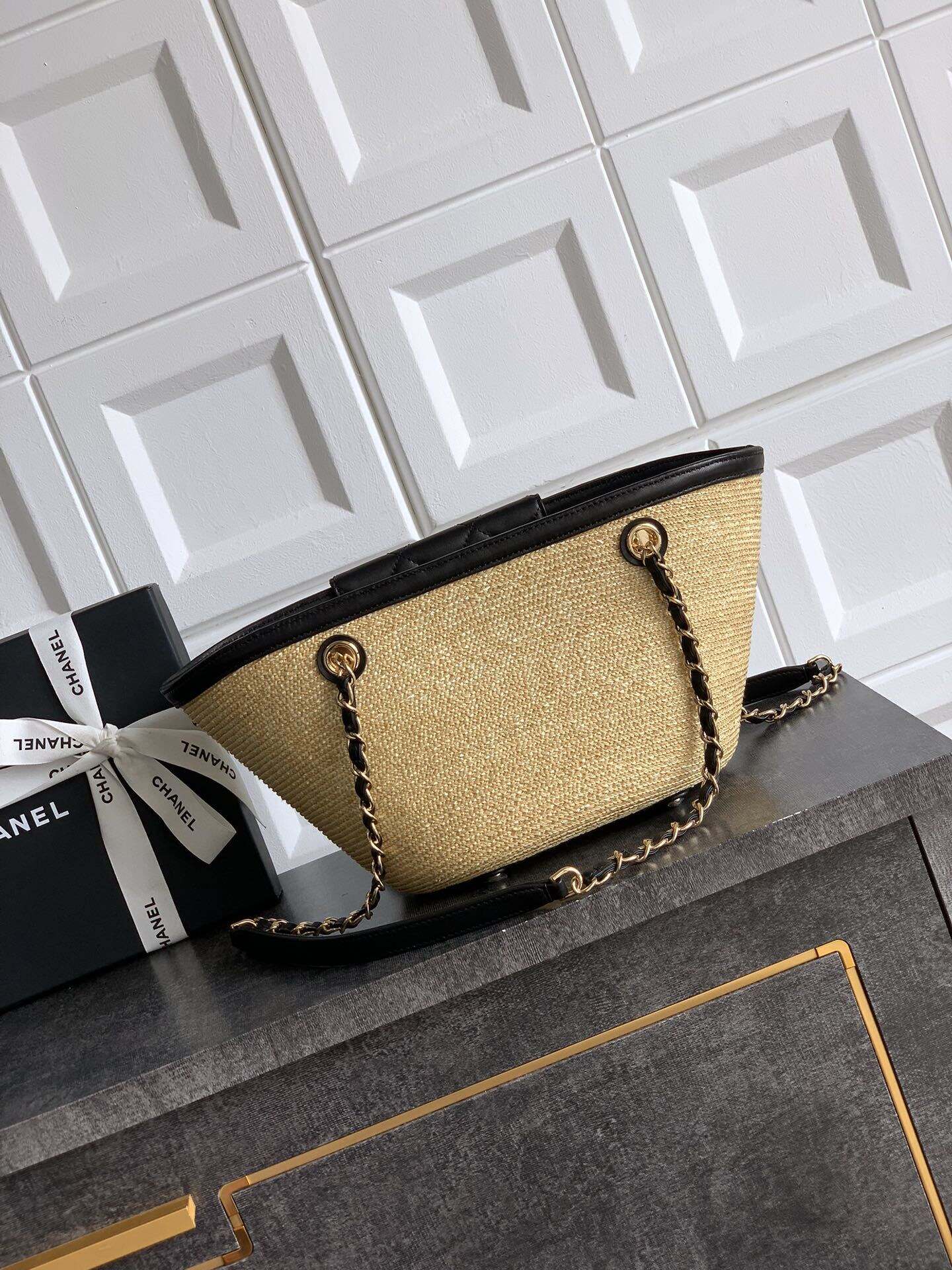 Chanel Straw Tote bag