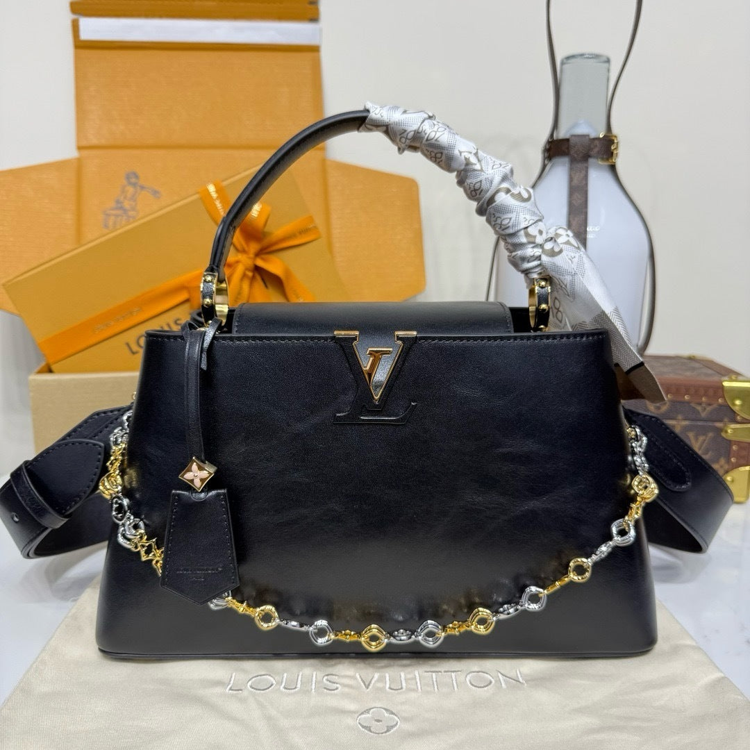 Louis Vuitton CAPUCINES SOUPLE MM