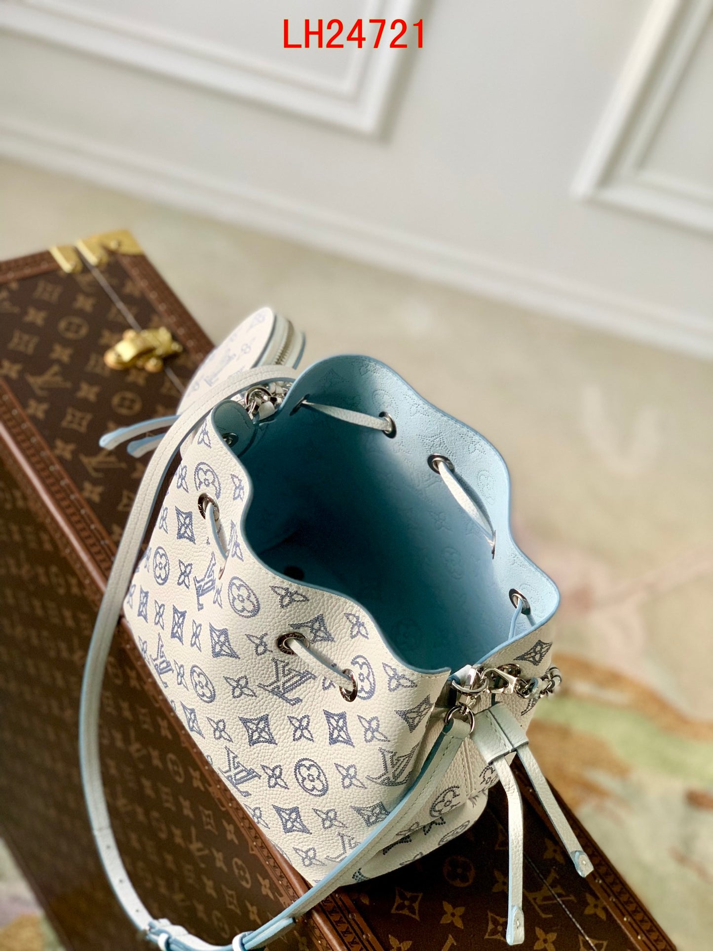 Louis Vuitton Bella Mahina leather
