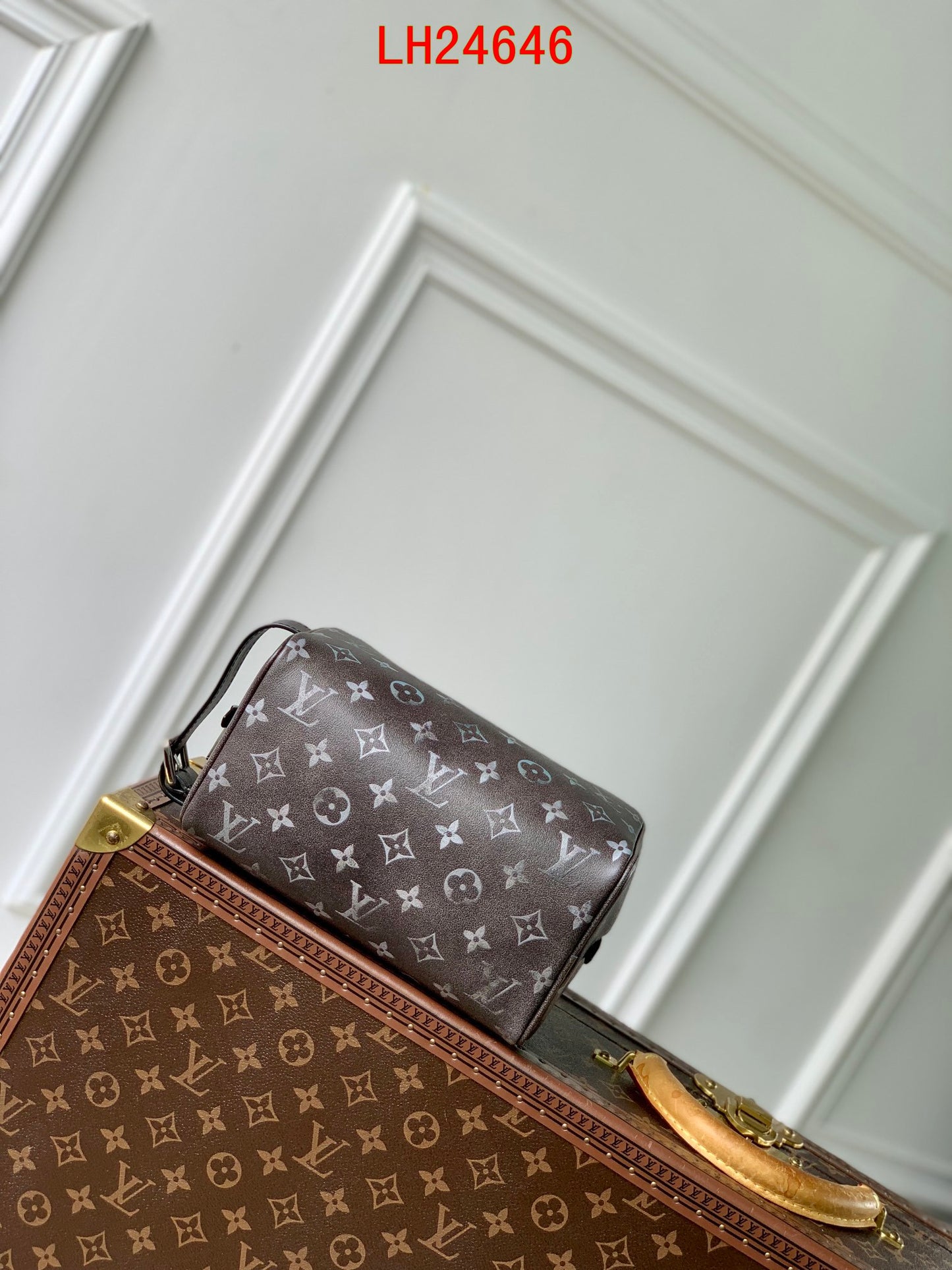 Louis Vuitton Locker Dopp Kit