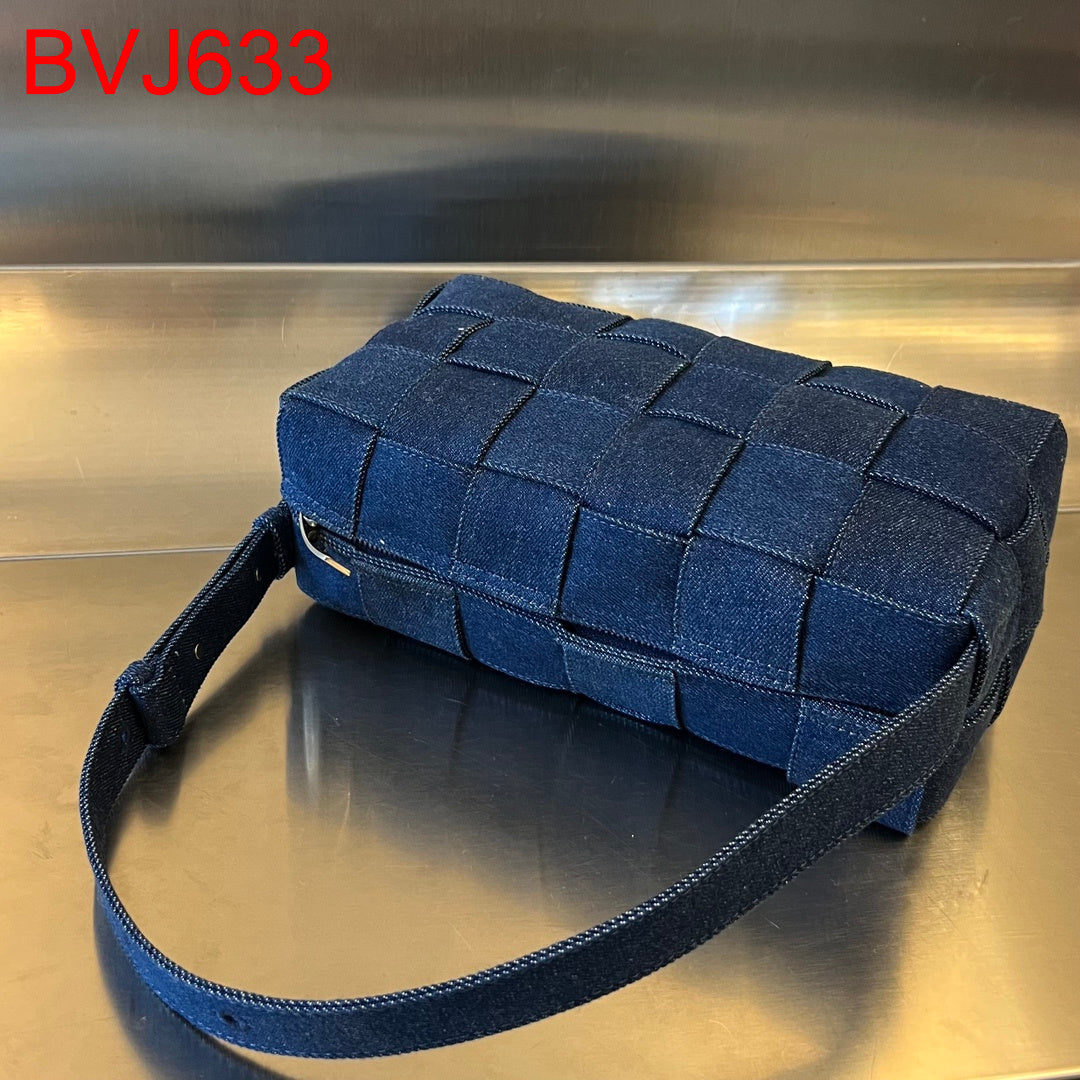 Bottega Veneta Medium Casette bag