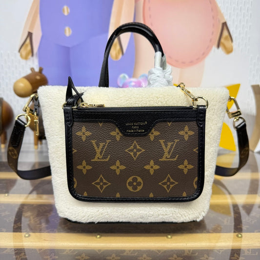 Louis Vuitton Neverfull Bandoulière Inside Out BB