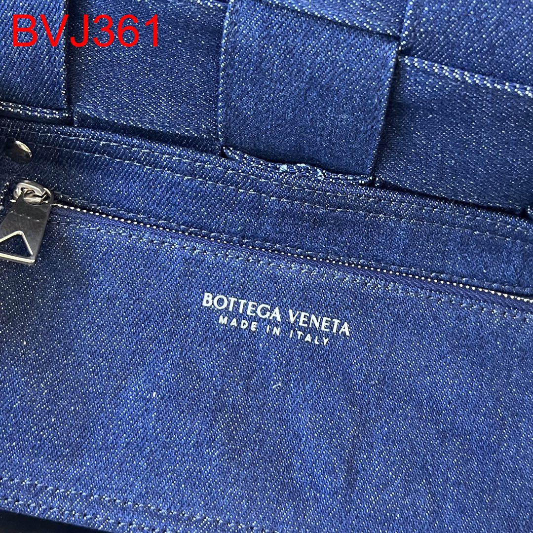 Bottega Veneta Casette Crossbody Denim bag