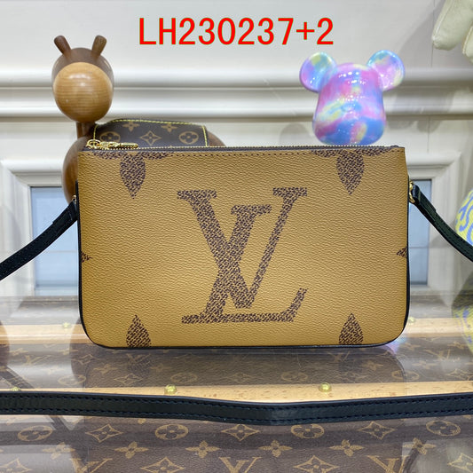 Louis Vuitton Double Zip Pochette Monogram reserve
