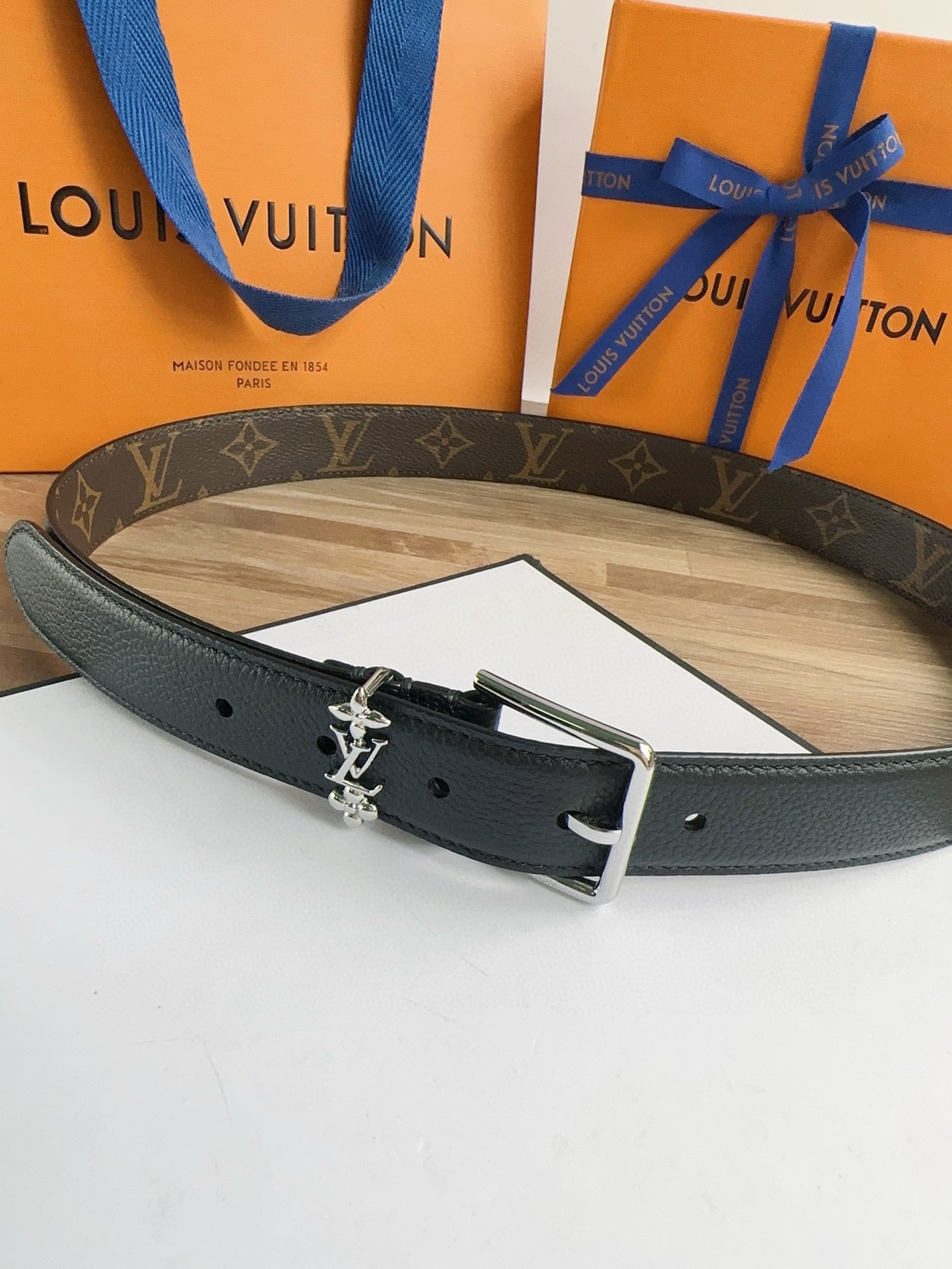 Louis Vuitton Bloom Belt reversible