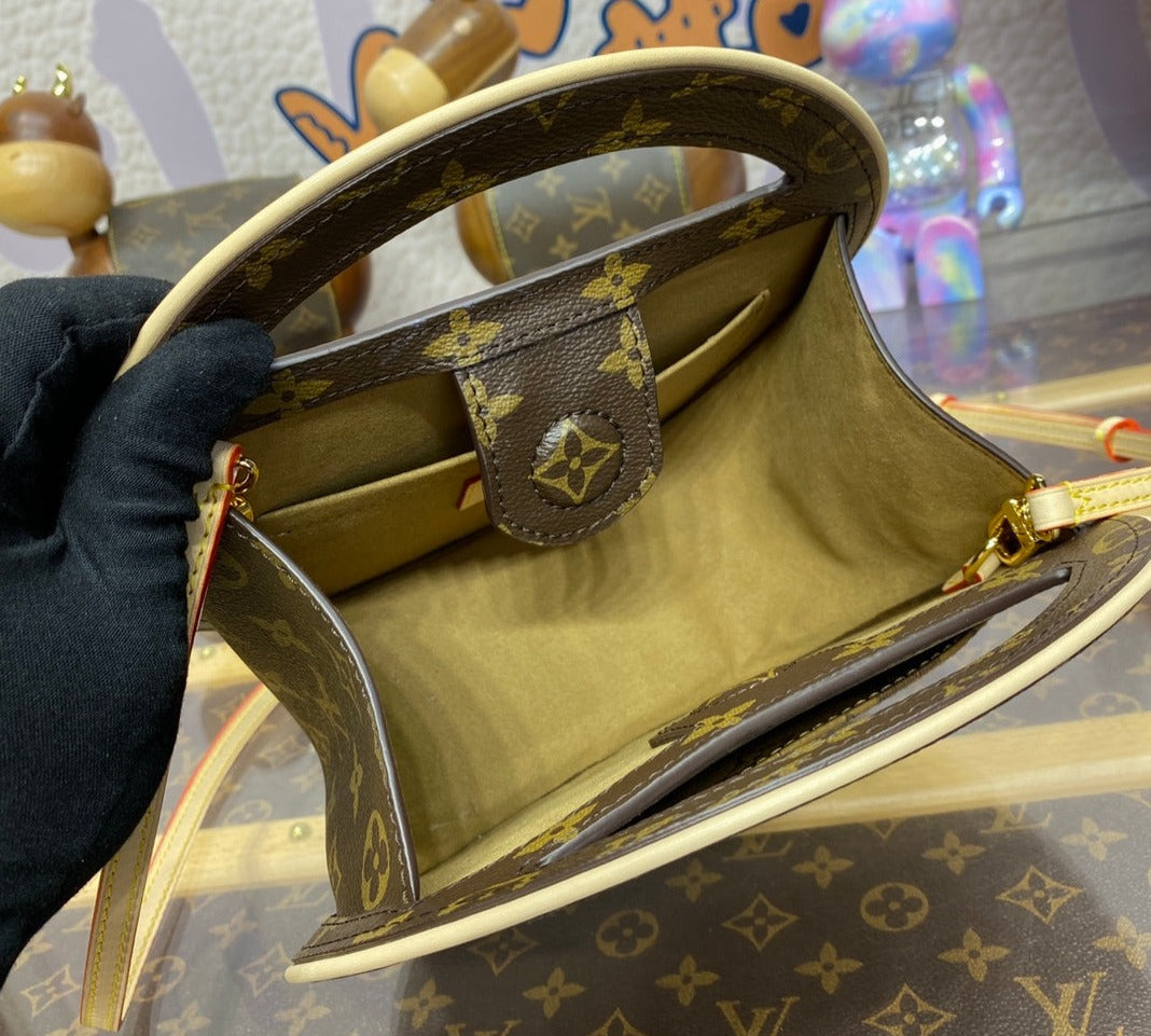 Louis Vuitton Around Me monogram