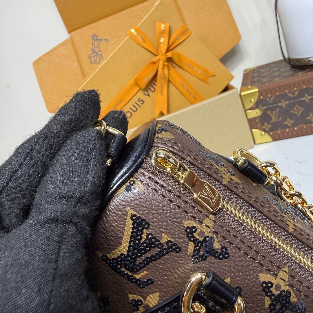 Louis Vuitton Speedy Bandouliere 20 LV Ski collection