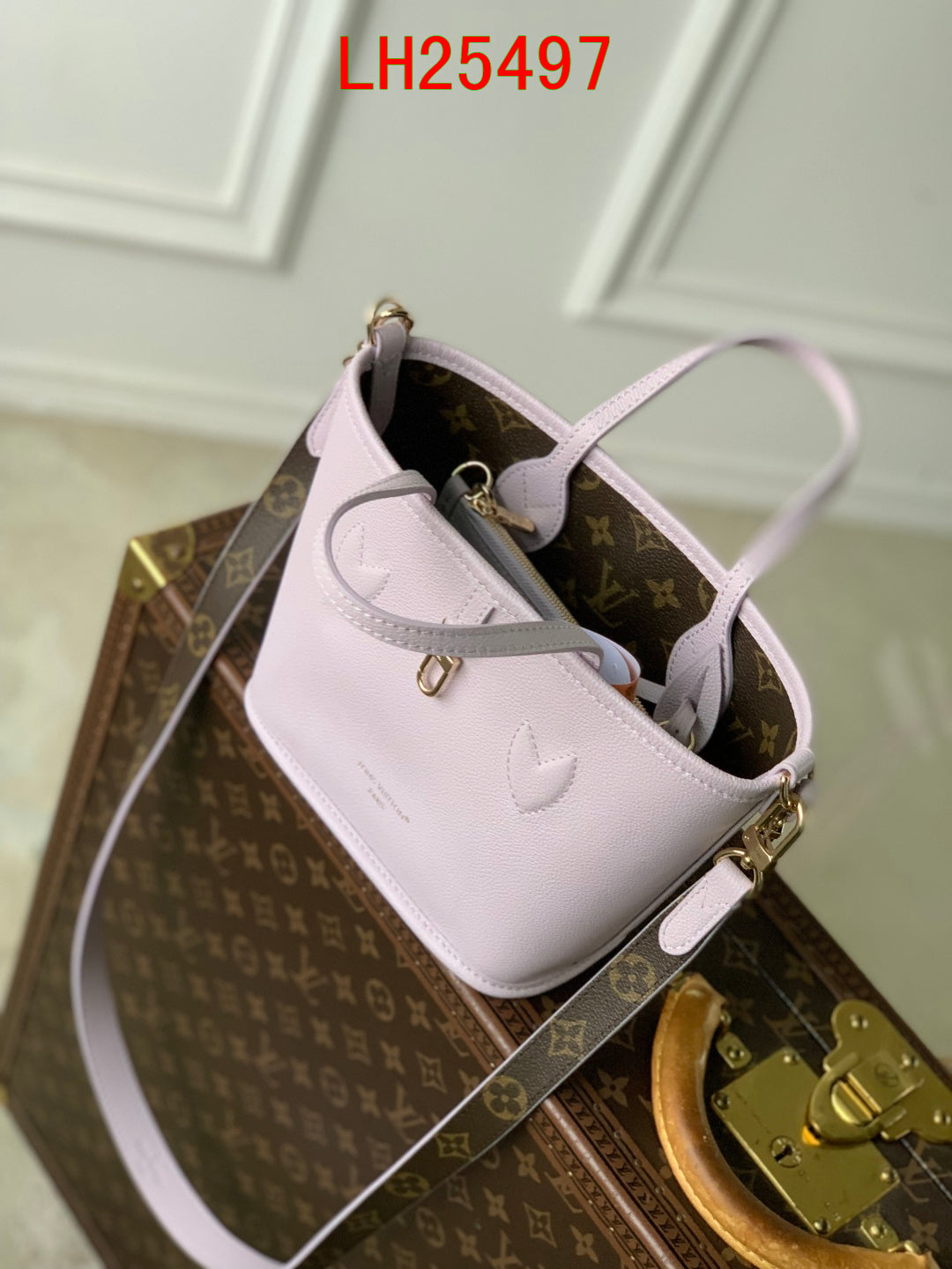 Louis Vuitton Neverfull Bandoulière Inside Out BB