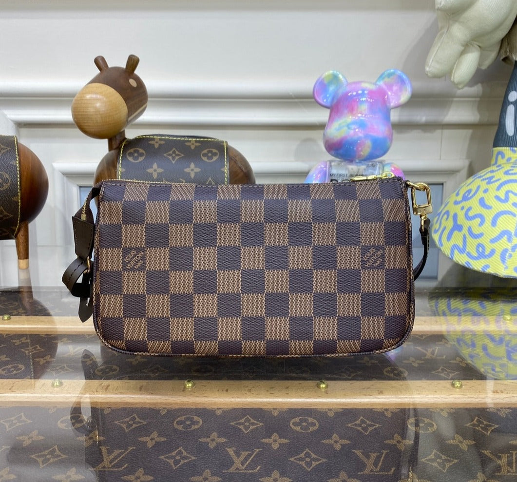 Louis Vuitton Pochette Accessoires